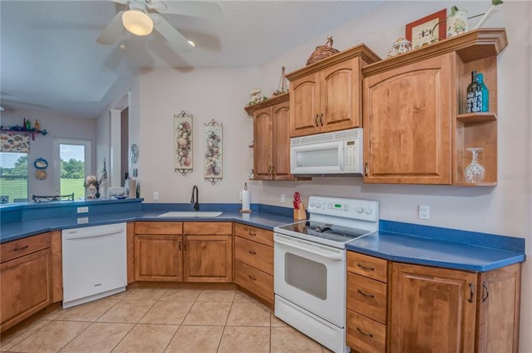 Photo 12 of 33 - 5851 Effie Dr, Apopka, FL 32712