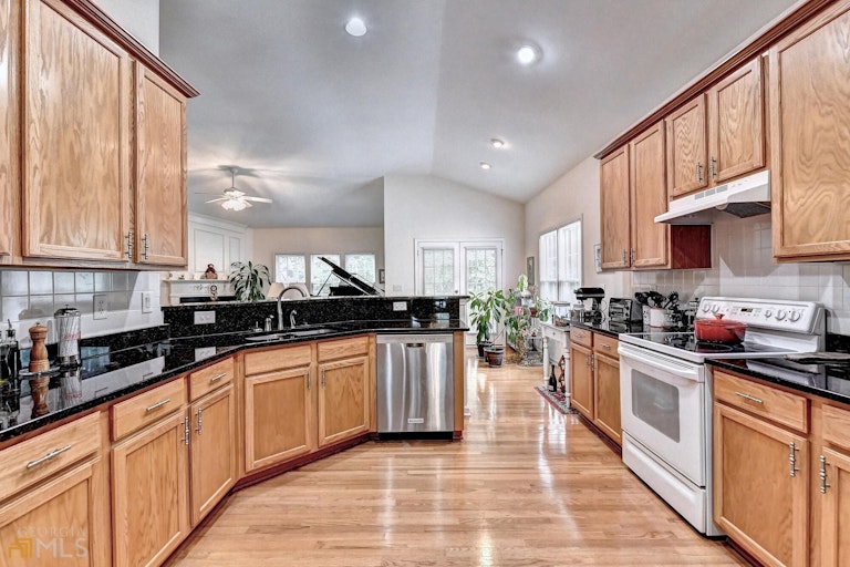 Photo 18 of 56 - 725 Gran Heritage Way, Dacula, GA 30019