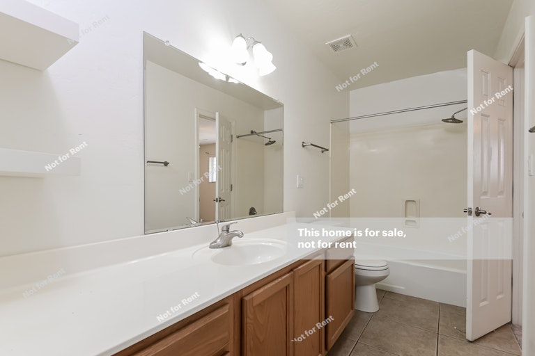 Photo 17 of 25 - 905 N Venice Ave Unit D, Tucson, AZ 85711