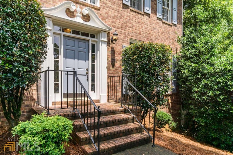 Photo 2 of 35 - 4502 Woodhall Way NE, Roswell, GA 30075