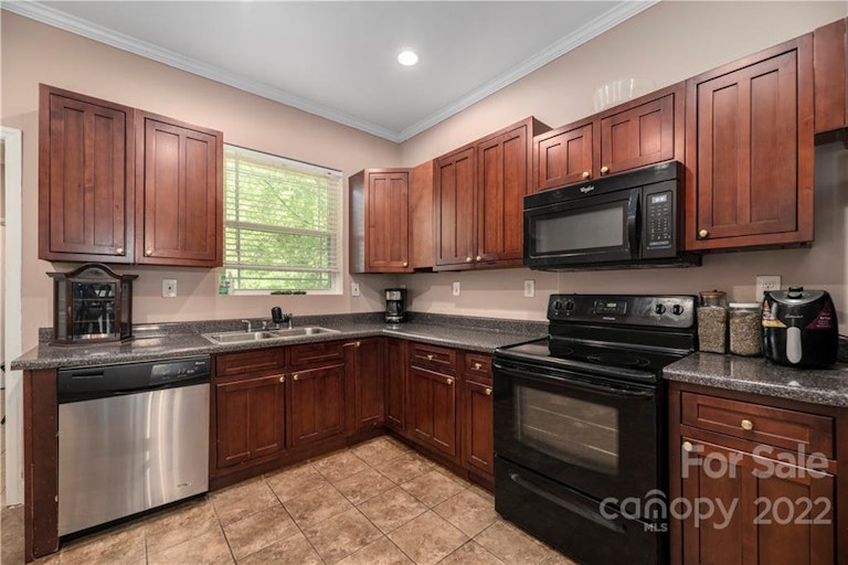 Photo 9 of 32 - 3617 Tuckaseegee Rd, Charlotte, NC 28208