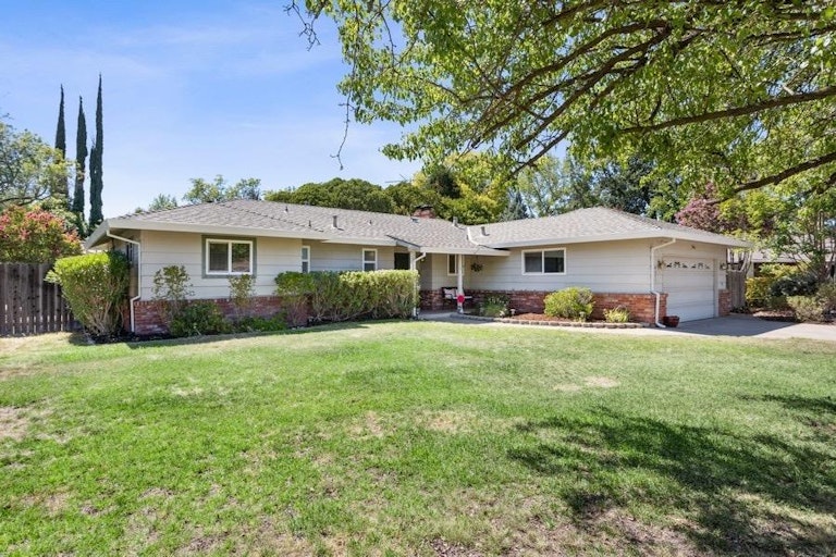 Photo 1 of 30 - 4617 Foutz Ct, Sacramento, CA 95821