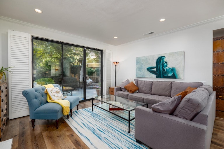 Photo 3 of 40 - 317 Wyndgate Rd, Sacramento, CA 95864