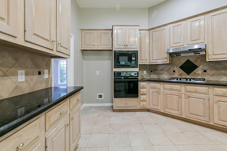 Photo 8 of 32 - 1603 Berkoff Dr, Sugar Land, TX 77479
