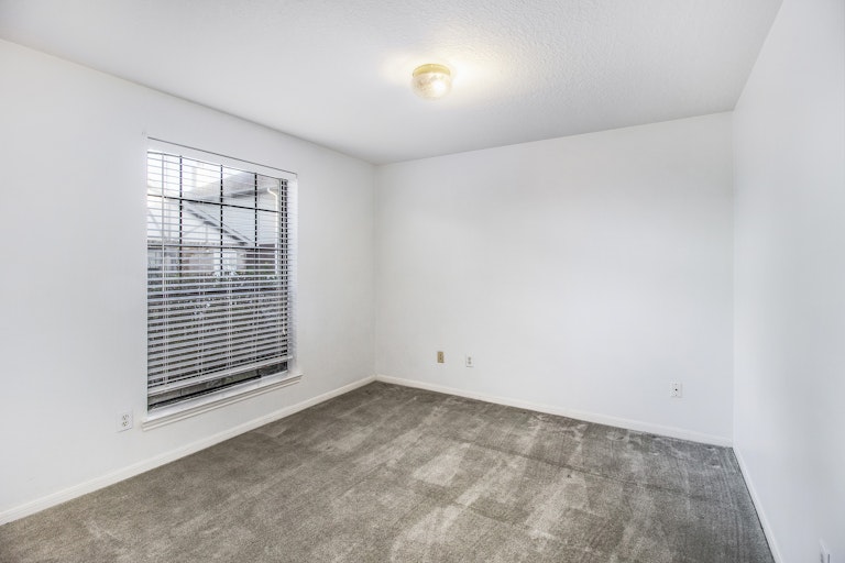 Photo 13 of 17 - 8613 Mapletwist St, Houston, TX 77083