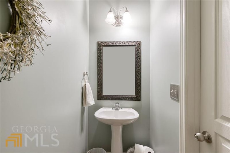 Photo 24 of 71 - 6021 Stillwater Pl, Flowery Branch, GA 30542