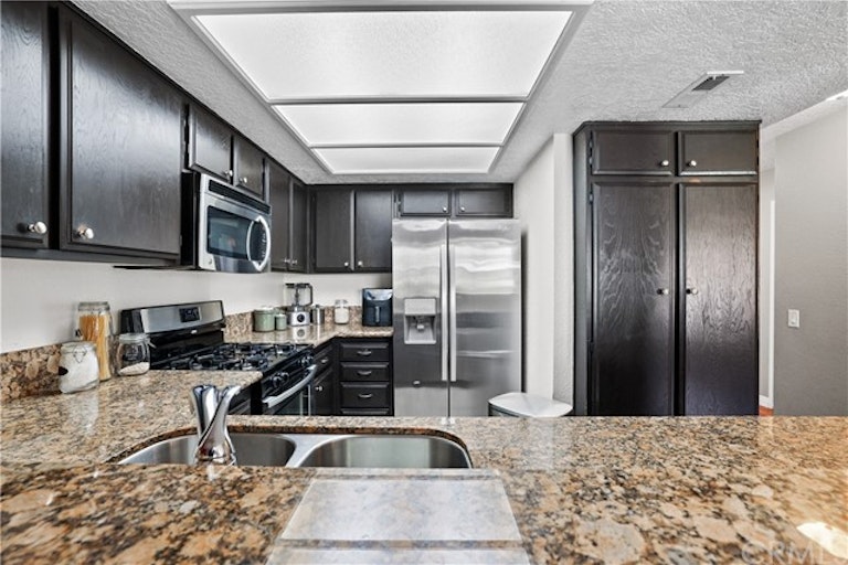 Photo 14 of 39 - 25631 Mont Pointe #7D, Lake Forest, CA 92630