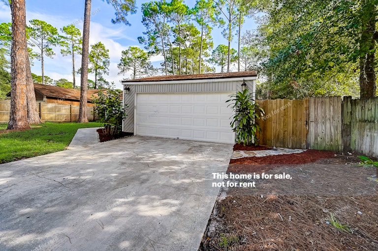 Photo 10 of 30 - 4251 Queensway Dr, Jacksonville, FL 32257