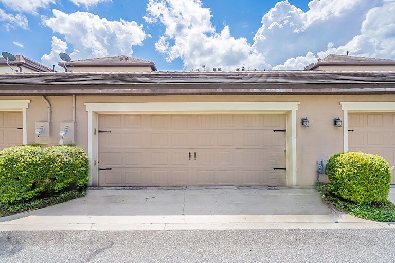 Photo 7 of 28 - 10611 Village Lake Rd, Windermere, FL 34786