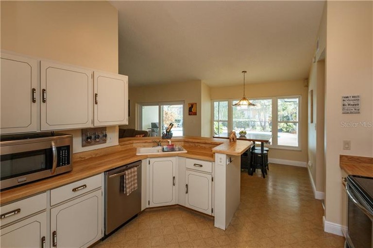 Photo 10 of 23 - 8642 Alegre Cir, Orlando, FL 32836