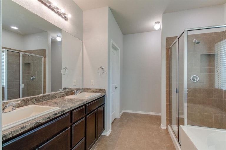 Photo 16 of 31 - 1924 Kachina Lodge Rd, Fort Worth, TX 76131