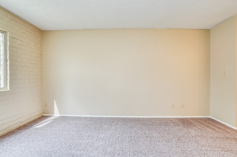 Photo 19 of 32 - 2176 E Ellis Dr, Tempe, AZ 85282