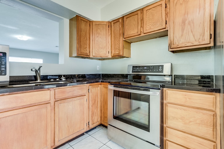 Photo 8 of 28 - 909 W Danbury Rd, Phoenix, AZ 85023