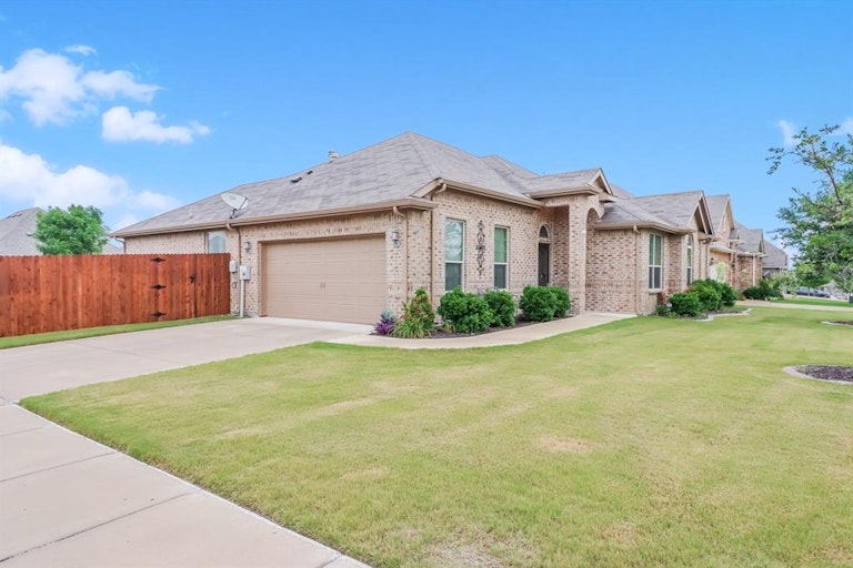 Photo 25 of 25 - 1629 Signature Dr, Weatherford, TX 76087
