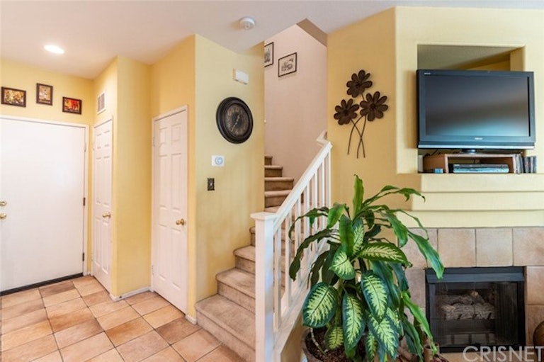 Photo 4 of 37 - 25773 Perlman Pl Unit F, Stevenson Ranch, CA 91381