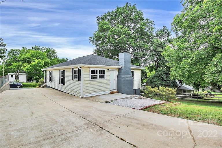 Photo 26 of 30 - 611 J Ave, Kannapolis, NC 28081