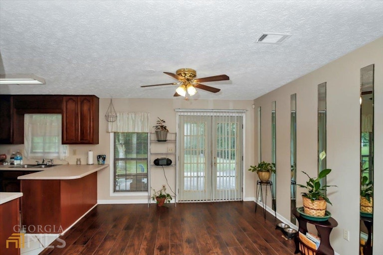 Photo 13 of 22 - 11525 Matthews Trl, Hampton, GA 30228