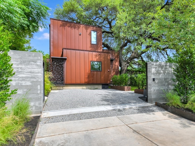 Photo 19 of 20 - 2906 Rio Grande St, Austin, TX 78705