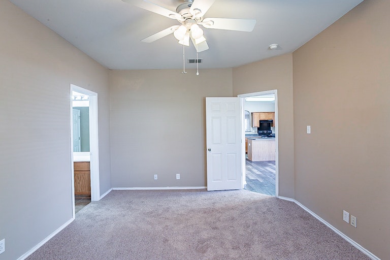 Photo 11 of 17 - 9734 Mustang Farm, San Antonio, TX 78254