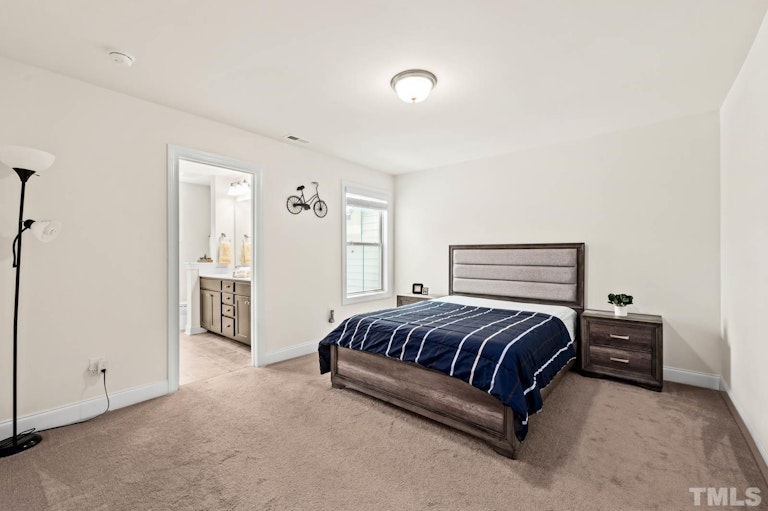 Photo 27 of 35 - 720 Lampwick Ln, Cary, NC 27513