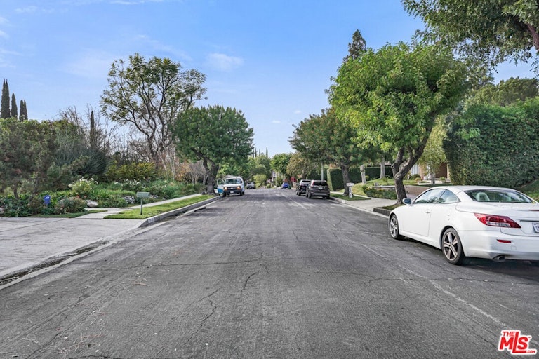 Photo 23 of 23 - 18116 Chardon Cir, Encino, CA 91316