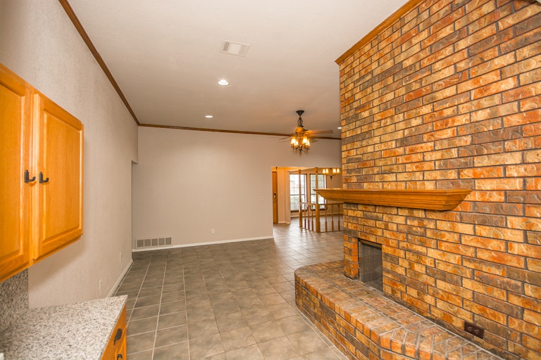 Photo 12 of 30 - 3813 Bond St, Rowlett, TX 75088