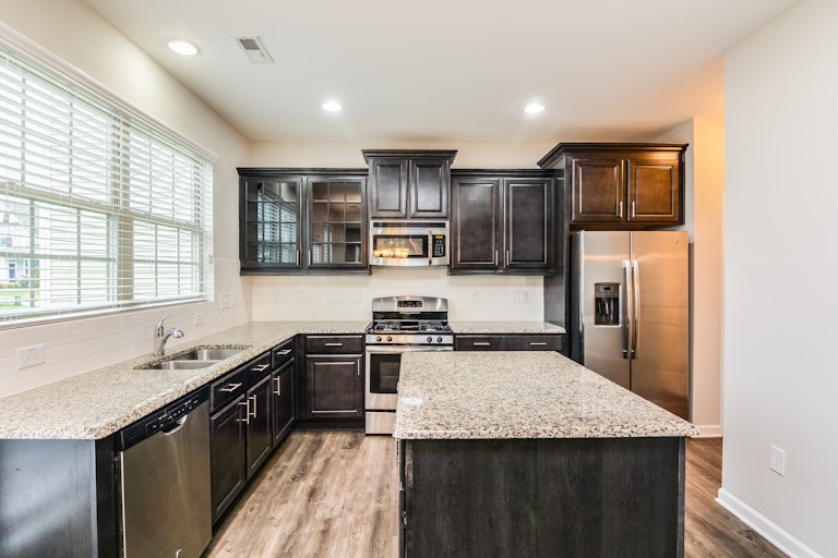 Photo 2 of 17 - 604 Lavenham Ln, Fuquay Varina, NC 27526
