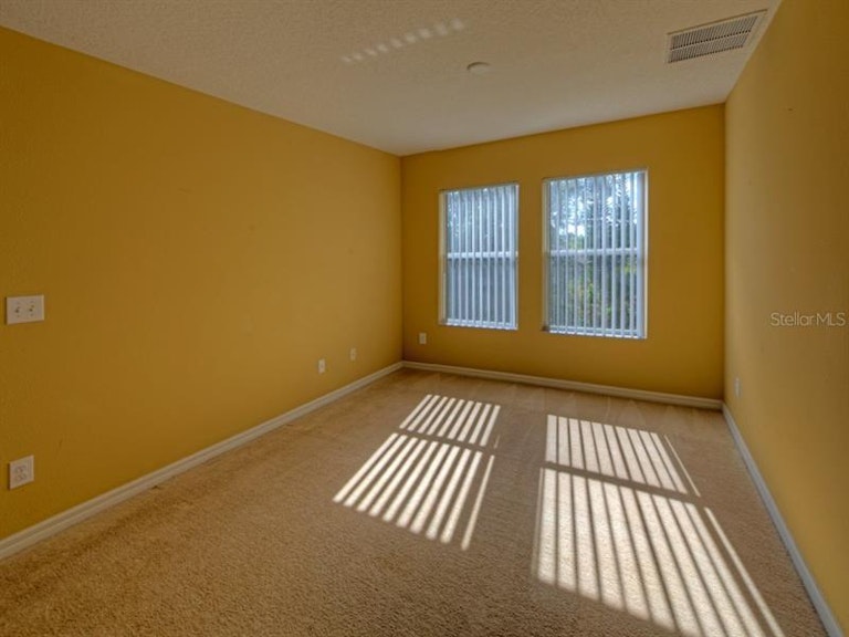 Photo 21 of 25 - 542 Penny Royal Pl, Oviedo, FL 32765