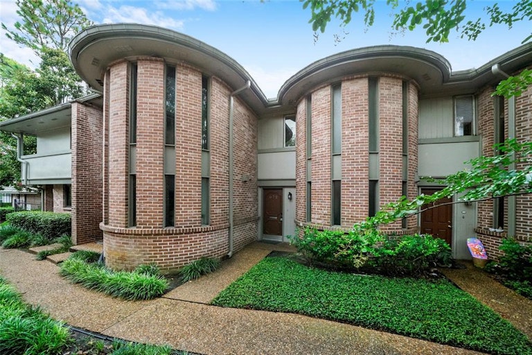 Photo 4 of 24 - 672 S Ripple Creek Dr #672, Houston, TX 77057