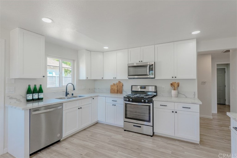 Photo 12 of 33 - 9035 Bellegrave Ave, Jurupa Valley, CA 92509