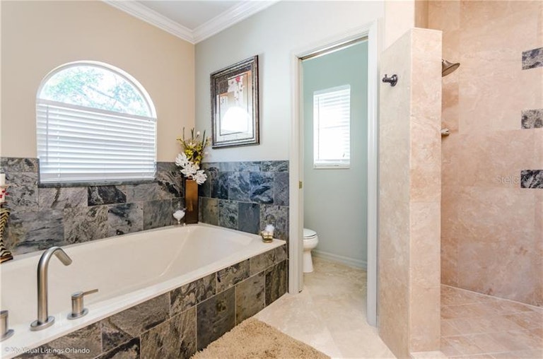 Photo 16 of 25 - 8918 Jonathan Manor Dr, Orlando, FL 32819
