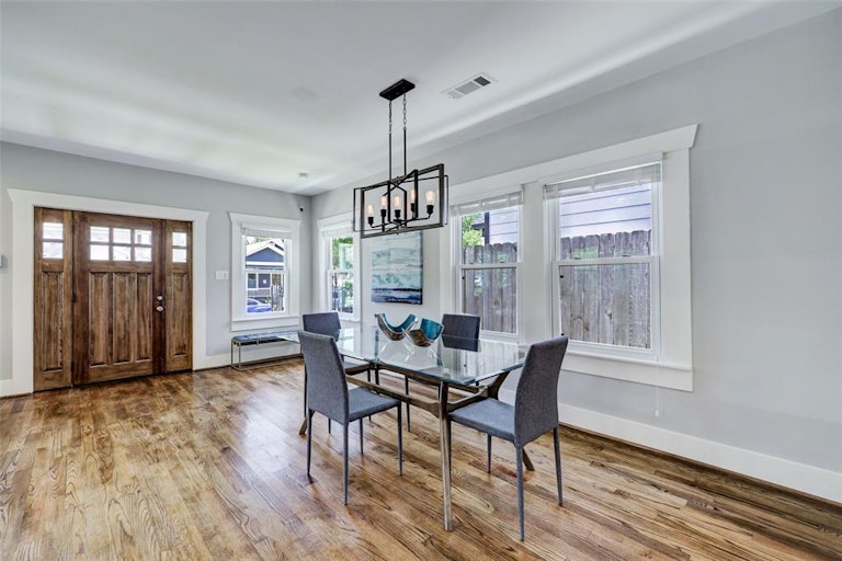 Photo 5 of 20 - 1033 E 16th St, Houston, TX 77009