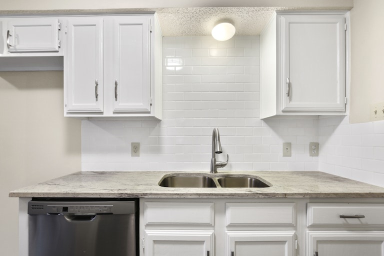 Photo 12 of 26 - 6109 Big Springs Dr, Arlington, TX 76001