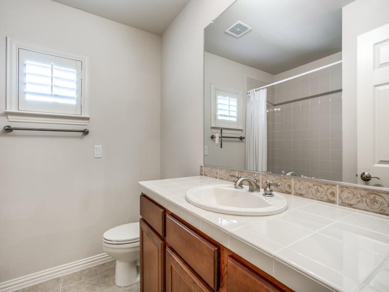 Photo 31 of 40 - 10405 Downing Dr, Denton, TX 76207