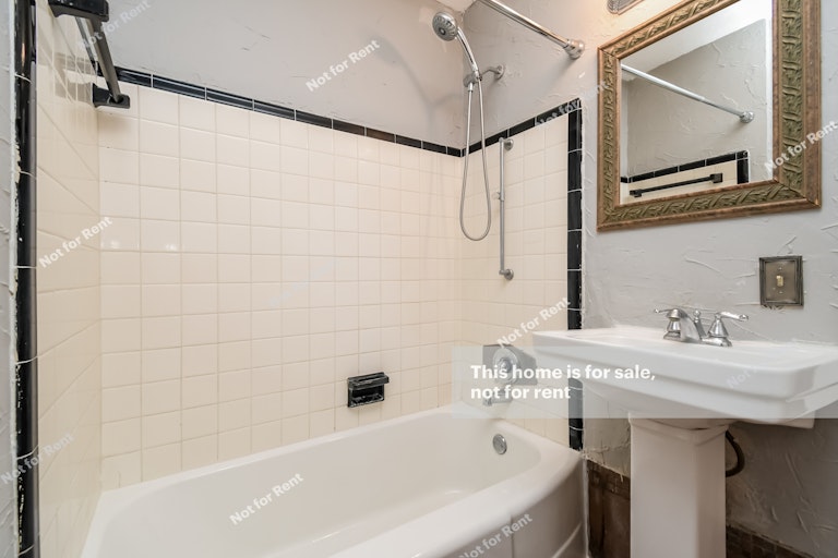Photo 6 of 27 - 8858 Atter Ln, Jacksonville, FL 32216