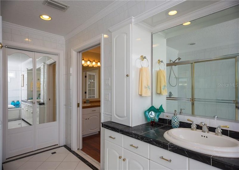 Photo 20 of 25 - 308 La Hacienda Dr, Indian Rocks Beach, FL 33785