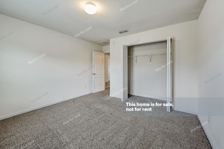 Photo 17 of 29 - 2597 King Louis Dr, Jacksonville, FL 32254