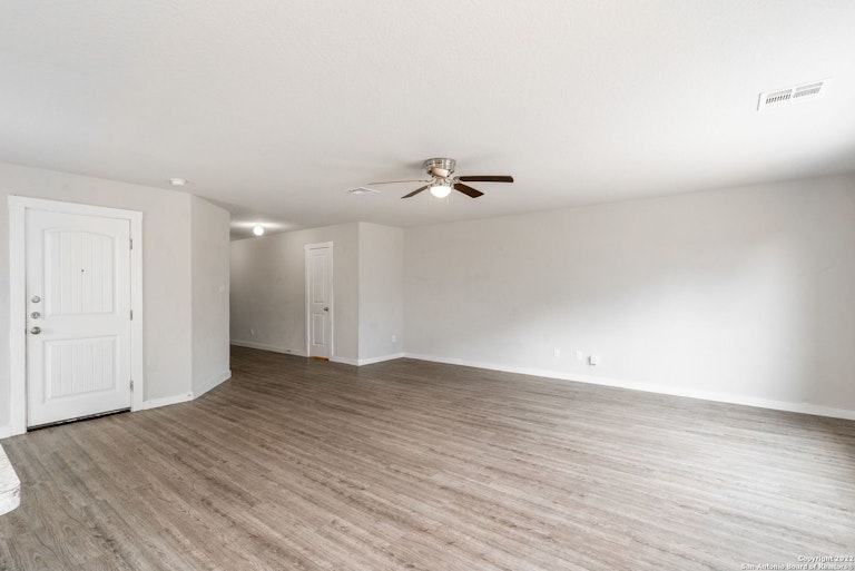 Photo 6 of 36 - 5931 Tina Park, San Antonio, TX 78242
