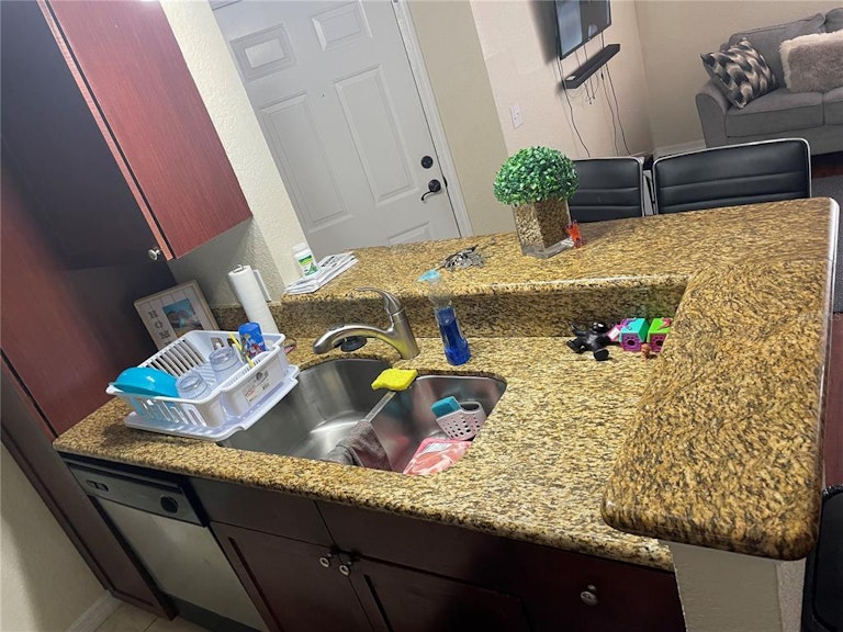 Photo 20 of 44 - 5168 Conroy Rd #25, Orlando, FL 32811