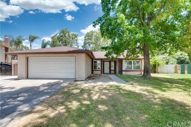 Photo 1 of 22 - 1637 E Bermuda Dunes St, Ontario, CA 91761
