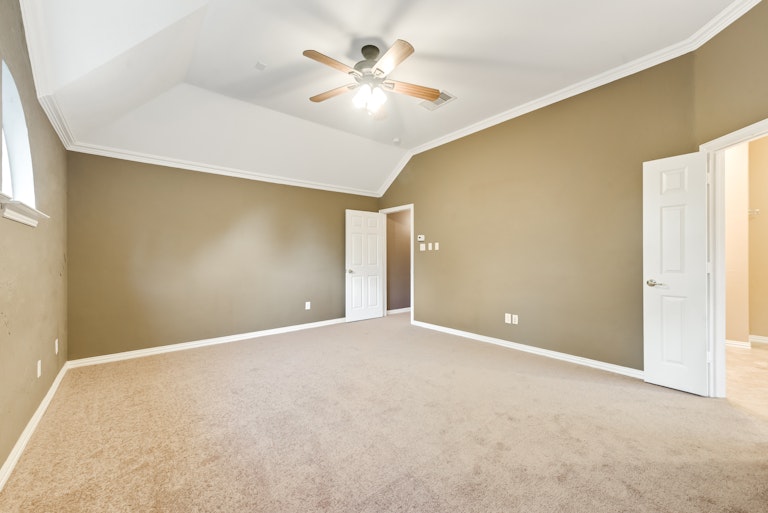 Photo 18 of 29 - 5733 Sugar Maple Dr, Fort Worth, TX 76244