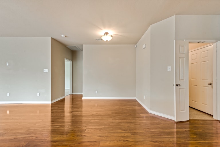 Photo 11 of 28 - 9321 Nathan Ct, Fort Worth, TX 76108