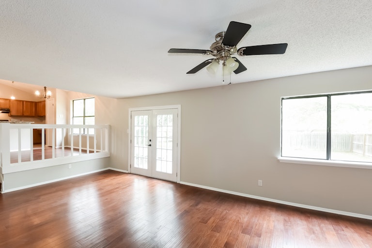 Photo 13 of 25 - 13919 Woodbreeze St, San Antonio, TX 78217