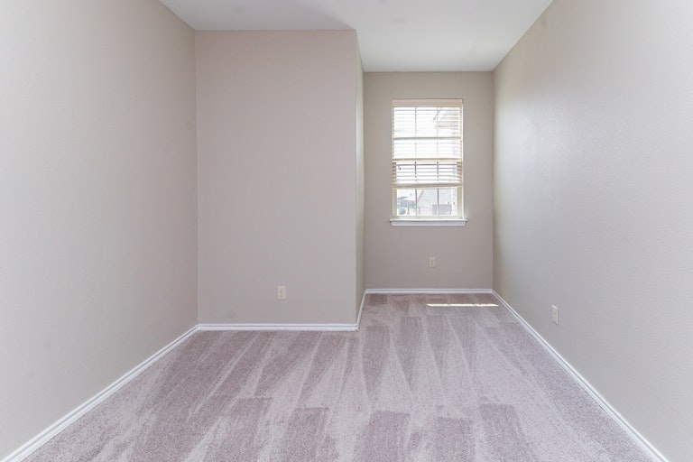 Photo 17 of 29 - 11112 Dunlavin Ct, Haslet, TX 76052