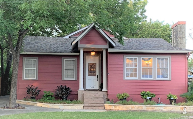 Photo 1 of 25 - 306 Corona Ave, San Antonio, TX 78209