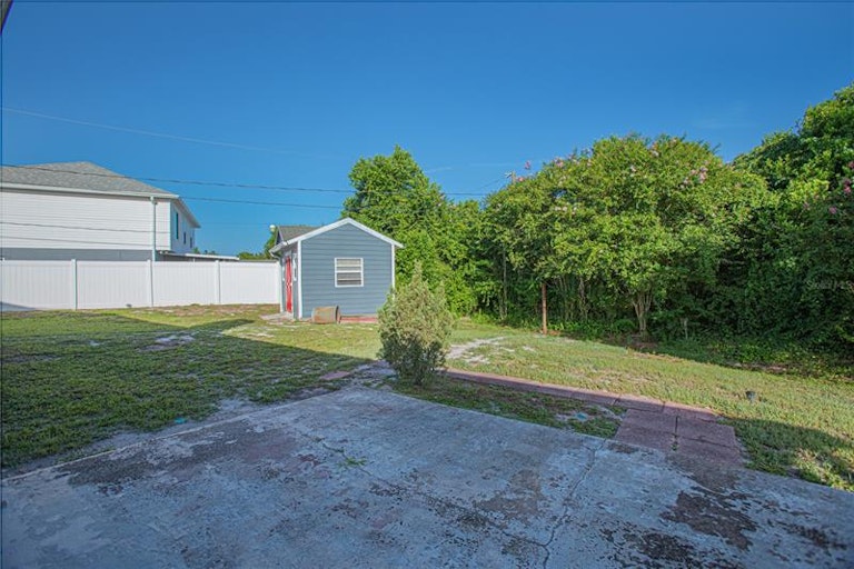 Photo 24 of 51 - 2860 Flynn St, Deltona, FL 32738