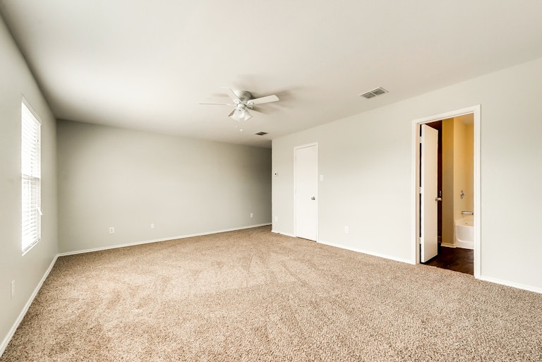 Photo 17 of 26 - 9212 Troy Dr, Fort Worth, TX 76123