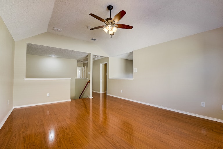 Photo 15 of 37 - 4009 Pear Ridge Dr, The Colony, TX 75056