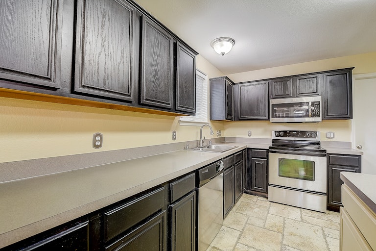 Photo 26 of 39 - 321 Lake Travis Dr, Wylie, TX 75098