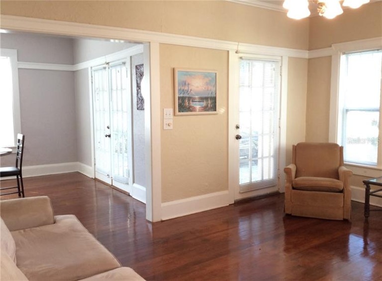 Photo 5 of 18 - 3535 Jacinto Ct, Sarasota, FL 34239
